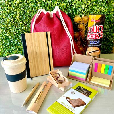 Sustainable Desk Necessities image