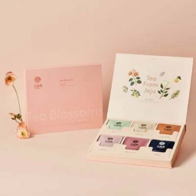 Tea Blossoms image