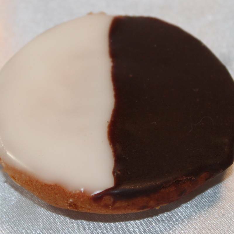 Black and White Large Cookies (6) image