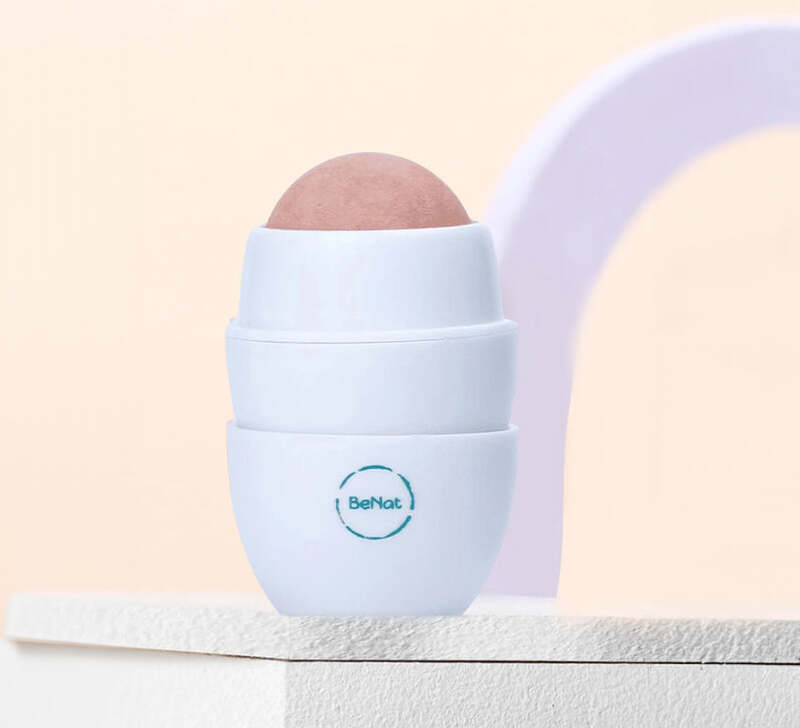 Volcanic Stone Oil-Absorbing Face Roller image