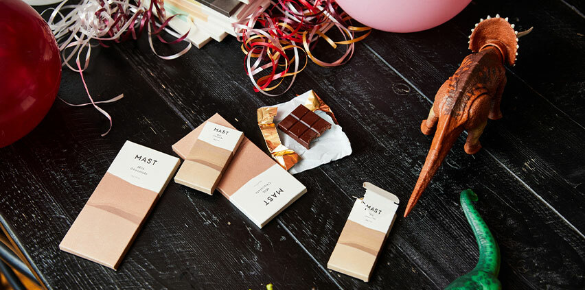 Mast Chocolate-carouselImage-https://images.snackmagic.com/spree/provider_carousel_image/1472/bulk_medium/1jv5lle6s1uc0qp07sbwh4siy2a2.?1747415952