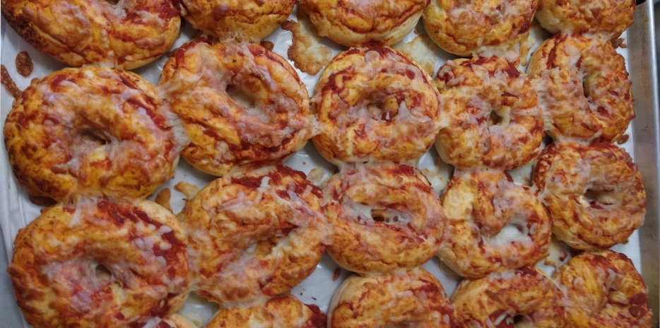 Pizza Bagel Lady-carouselImage-https://images.snackmagic.com/spree/provider_carousel_image/1909/medium/jwsii4nzbflx5u3lxhx3lqjv5w0j.?1762162016