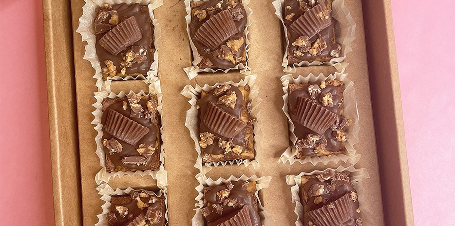 Brownie Bar-carouselImage-https://images.snackmagic.com/spree/provider_carousel_image/2056/medium/2j0ninaxy1vubhp3sbvcqw9ws7tf.?1762163523