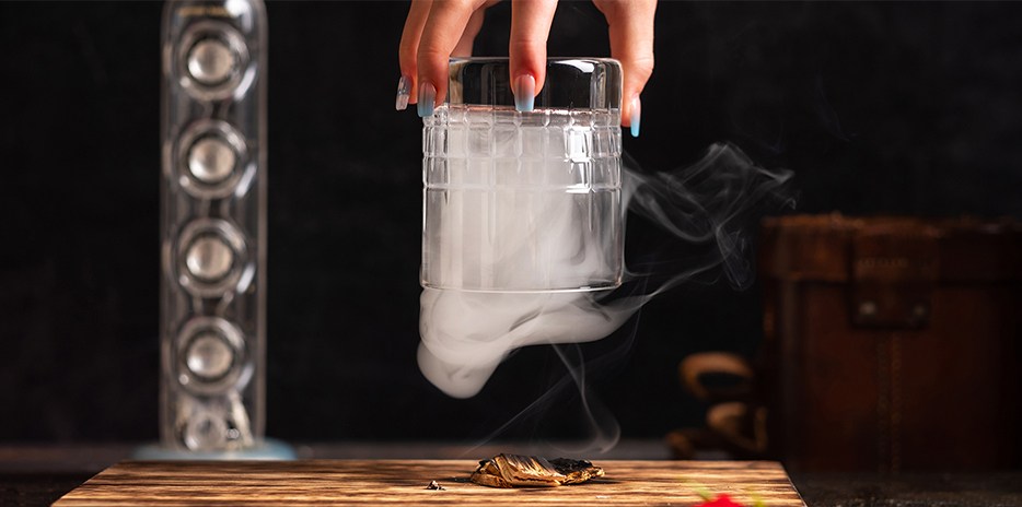 Shaker & Spoon-carouselImage-https://images.snackmagic.com/spree/provider_carousel_image/2114/bulk_medium/exi93c7jadjhk712shguez88uopg.?1762162452