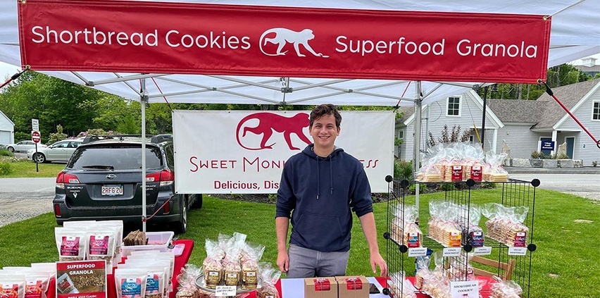Sweet Monkey Business-carouselImage-https://images.snackmagic.com/spree/provider_carousel_image/2300/bulk_medium/1w2cl5fc215qpjrj7jo86zt9455d.?1762163692
