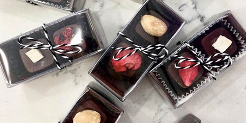 Rawmantic Chocolate-carouselImage-https://images.snackmagic.com/spree/provider_carousel_image/2543/bulk_medium/qz2h52cyfrwlqggrrzgfupiwuvxv.?1762162301