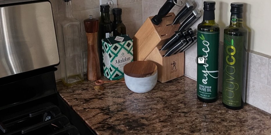 Ayvaco Extra Virgin Olive Oil-carouselImage-https://images.snackmagic.com/spree/provider_carousel_image/5469/medium/0o3mmkb7n0vh4n9oiew5n051jnsr.?1769022774