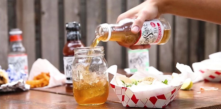 Moonshine Sweet Tea-carouselImage-https://images.snackmagic.com/spree/provider_carousel_image/5475/medium/5cfvi8wbepb6cbsax957cz1rqehw.?1769112339