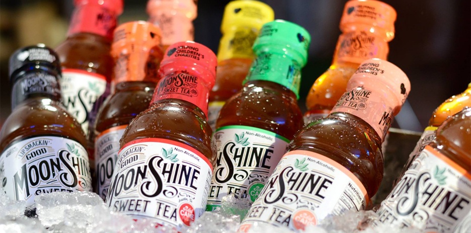 Moonshine Sweet Tea-carouselImage-https://images.snackmagic.com/spree/provider_carousel_image/5475/medium/8aom7n7wwmd6m5p87qy0b19depms.?1769112328