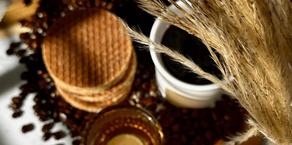 Dutch Waffle Company Stroopwafel Cookie-carouselImage-https://images.snackmagic.com/spree/provider_carousel_image/5535/medium/w66flzu99wl24h8lnn2o4jd2v8rx.?1772656442